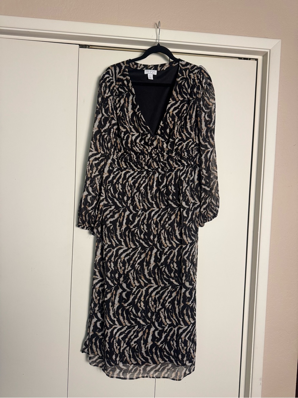 Women's Black and Beige Printed Midi Dress